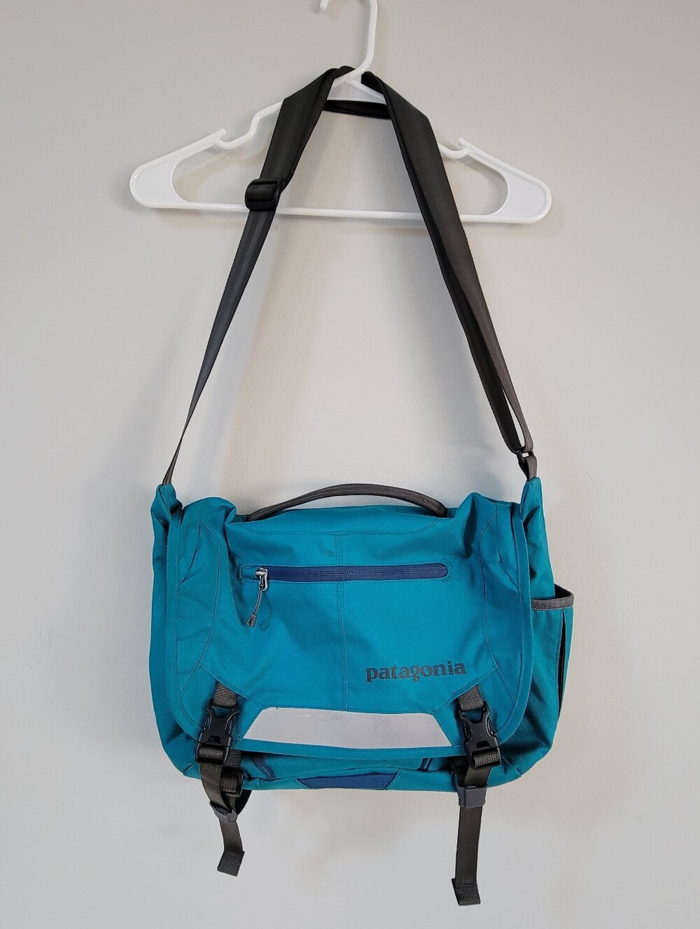 Patagonia Half Mass Messenger Crossbody Bag Unisex OS Travel Hiking Outdoor